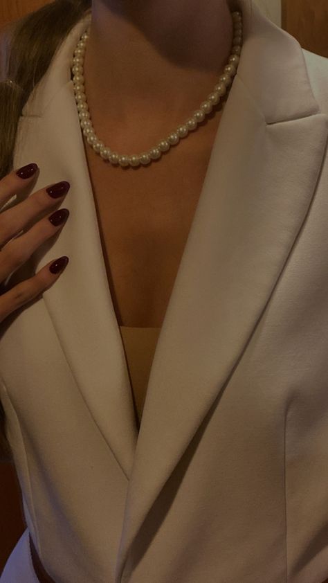 Pearls, white suit, woman, elegant, nails, oldmoney, fashion, vintage, ashetic, girlboss, boss, OOTD, outfit inspiration, school outfit. Elegant Background Classy, Woman With Pearls, Suit With Jeans, Modern Photoshoot, Pearl Necklace Aesthetic, Pearl Necklace Outfit, Pearls Aesthetic, Pearl Outfit, Fashion Boards