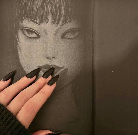 Tomie Art, Men Nails, Tomie Junji Ito, Hair Pale Skin, Silky Smooth Hair, Art Japan, The Perfect Girl, Junji Ito, Animation Art Character Design