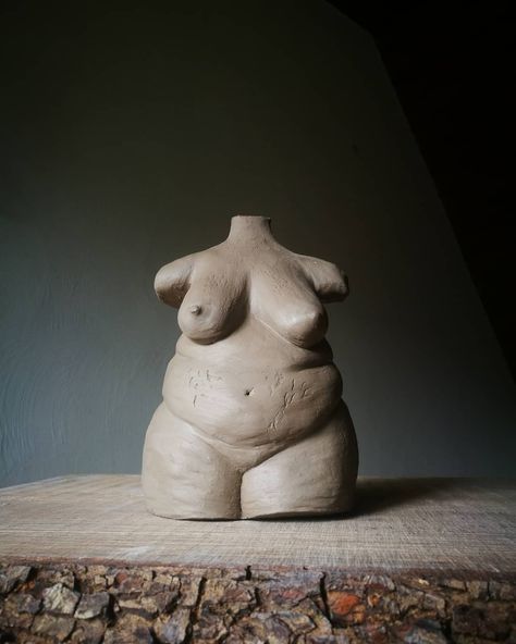 Pottery Body Sculpture, Body Sculpture Aesthetic, Body Positive Sculpture, Body Sculpting Clay, Pottery Human Figures, Ceramic Human Sculpture, Plus Size Sculpture, Female Clay Sculpture, Air Dry Clay Figure Sculpture