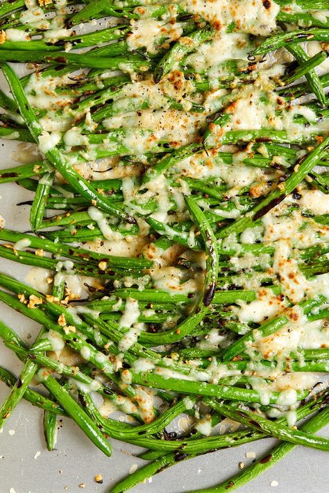 Parmesan Roasted Green Beans Garlic Parm Green Beans, Garlic Parmesan Roasted Green Beans, Parmasean Green Beans, Roasted Frozen Green Beans With Parmesan, Best Thanksgiving Sides, Parmesean Green Beans, Thanksgiving Sides Recipes, Parmesan Roasted Green Beans, Pear Salad Recipes