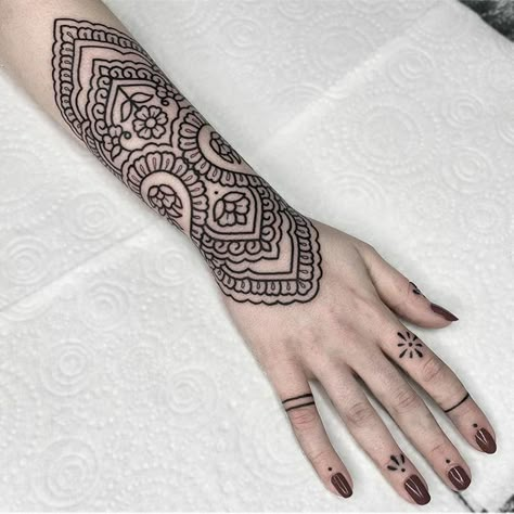 Hand Palm Tattoos, Symmetrical Tattoo, Left Arm Tattoos, Tattoo Uk, Mystical Tattoos, Geometric Sleeve Tattoo, Henna Inspired Tattoos, Girl Back Tattoos, Palm Tattoos