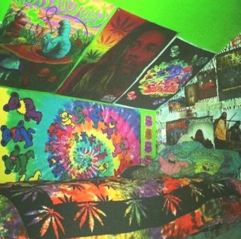 Hippie room psychedelic trippy bed room #bedroom #hippie #psychedelic Psychadelic Room, Trippy Room Ideas, Trippy Bedroom, Dope Rooms, Room Decor Hippie, Hippy Bedroom, Hippie Bedroom Decor, Trippy Room, Hippie Bedroom