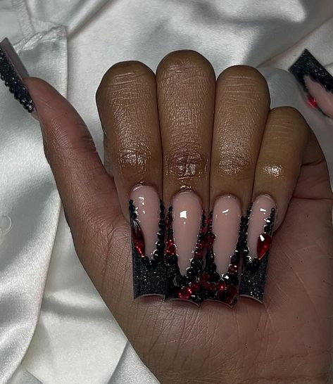 Black Burgundy Nails, Black And Dark Purple Nails, Lavender And Black Nails, Burgundy And Black Nails, Purple Birthday Nails, Black Acrylic Nail Designs, Fye Nails, Dark Purple Nails, Gemini Girl