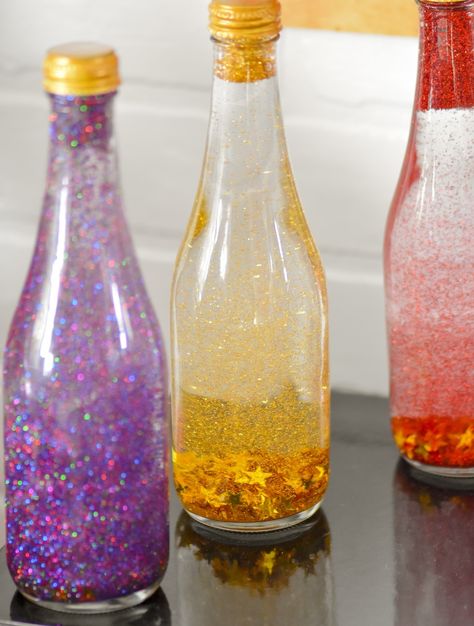 Magic Potion Bottles Diy Magic Potion, Potion Bottle Diy, How To Make Potions, Potions For Kids, Magic Potion Bottles, Diy Harry Potter Crafts, Potions Recipes, Magic Birthday, Halloween Potion Bottles