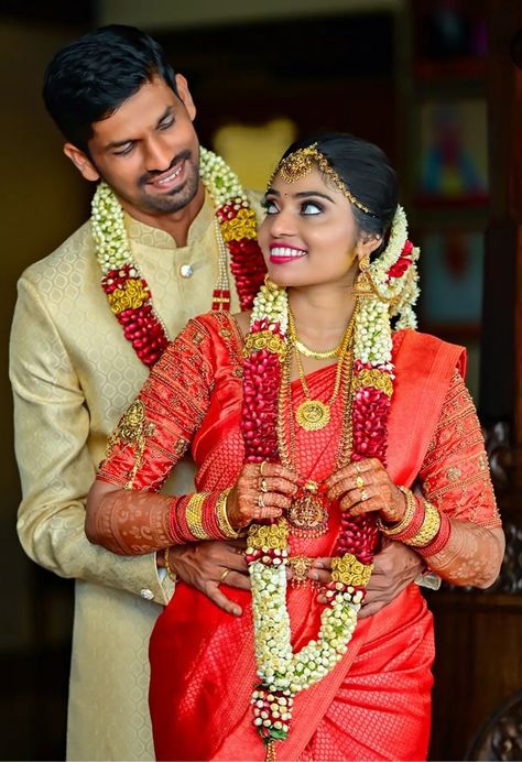 Engejment Couple Pic Marathi, South Indian Wedding Couple Poses, Couple Poses With Saree, Wedding Stills Indian, South Indian Wedding Poses, Muhurtham Poses, Engejment Couple Pic, Wedding Couple Poses Photography Indian, Couple Stills