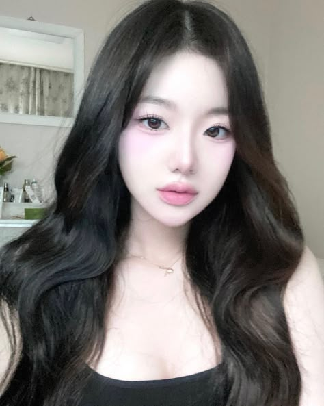 Snowball Rabbit, Makeup Ala Korea, Makeup Asia, Tomie Kawakami, V Line Face, V Shape Face, Korean Makeup Look, Portrait References, Makeup Face Charts