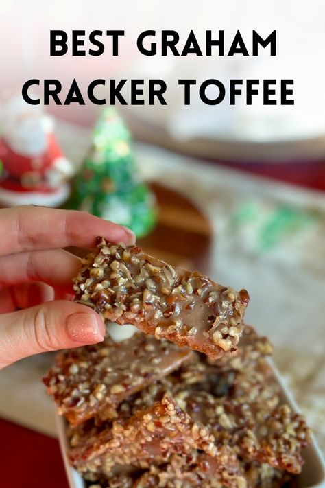 This is the Best Graham Cracker Toffee made with 5 ingredients in just 20 minutes. Similar to Christmas Crack, these bars have layers of caramel and nuts over honey grahams. The ideal make-ahead holiday treat that is also great to package as a gift. Icecream Ideas, Jazz Christmas, Graham Recipe, Sole Recipes, Graham Cracker Toffee, Chewy Toffee, Dave Koz, Toffee Bark, Graham Cracker Recipes