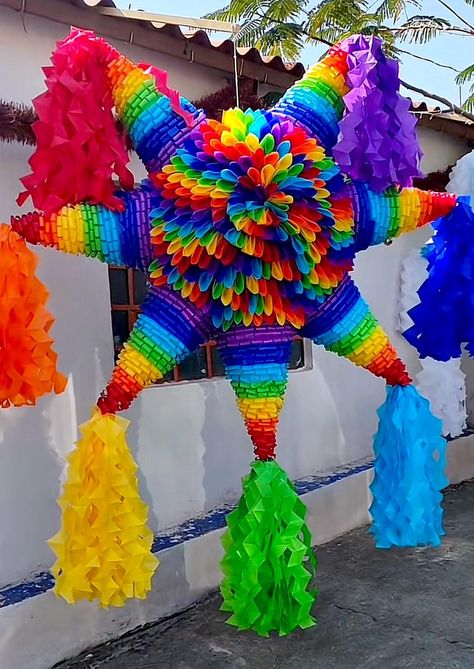 Mexican Piñatas, Mexican Pinata, Mexican Christmas Decorations, Mexico Christmas, Mexican Wedding Dress, Pretty Christmas Decorations, Piñata Ideas, Diy Pinata, Mexican Christmas