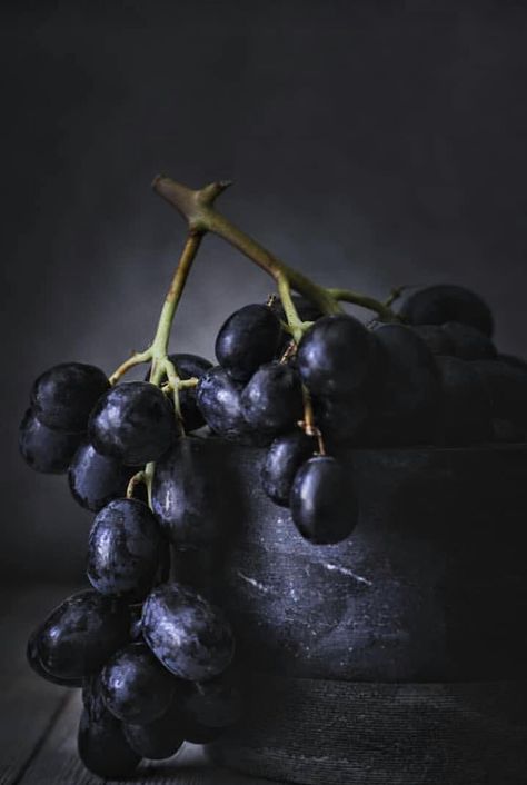 Dark Fruit Photography, Unique Still Life Photography, Photography Lighting Techniques, Black Plums, Creative Sketchbook, Food Reference, Dark Food, Christmas Dessert Table, Kitchen Painting