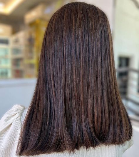 20 Mocha Hair Color Styles You'll Love 2024 Mocha Hair Color, Mocha Brown Hair Color, Coffee Hair Dye, Mocha Brown Hair, Hair Color Styles, Mocha Color Hair, Hair Dye Brands, Dark Chocolate Brown Hair, Violet Hair Colors