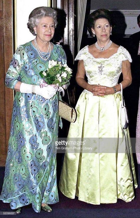 The Queen and Princess Margaret Prinses Margaret, Princesa Margaret, Princesa Elizabeth, Queen Elisabeth, Princesa Real, Rainha Elizabeth Ii, English Royal Family, Reine Elizabeth Ii, English Royalty