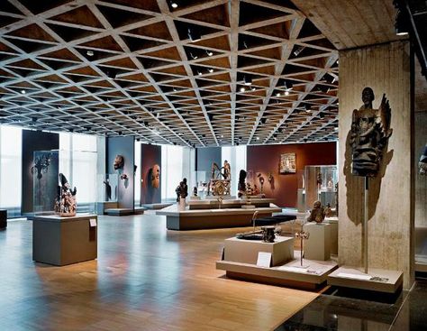 window walls with wood ceiling and floors, dark painted moveable walls looks good Yale University Art Gallery, Interior Hotel, Galleries Architecture, Gallery Interior, Louis Kahn, Landmarks Art, Galleria D'arte, Art Gallery Interior, New Haven Connecticut