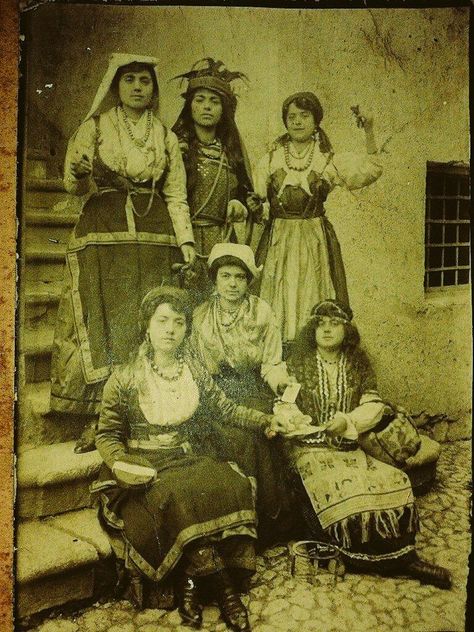 ⭐The Pendle Witch ⭐️ on X: "Italian Witches in Benevento, Italy, from the Coven of Janare (Diana), 1800s. “Unguent, Unguent Carry me to the Walnut Tree of Benevento Above the Water and above the Wind And above all other bad weather..” *Magic spell that Italian Witches recounted during Witchcraft trials* https://t.co/SU5QHF5F2H" / X Strega Italian Witch, Italiano Aesthetic, Italian Folk Magic, Italian Witch, Italian Witchcraft, Italian Folklore, Weather Magic, Vintage Witch Photos, Ancient Future