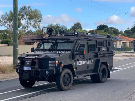 Swat Vehicles, Us Police Car, Tactical Truck, Police Truck, Luxury Cars Rolls Royce, Swat Team, Armored Truck, Tactical Gear Loadout, Fire Equipment