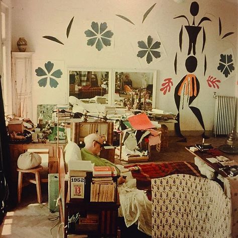 A lion in winter. Matisse at his studio in the Hotel Regina, Nice, making magic in 1952. Good morning! Homemade Wallpaper, Caron Callahan, Matisse Paintings, Matisse Cutouts, David Downton, Artists Studios, Matisse Art, Artist House, Current Mood