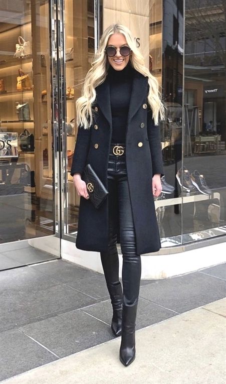 Gucci Belt Outfit, Elegantes Outfit Damen, Chique Outfit, Leather Leggings Outfit, Walking Down The Street, Fashion Blogger Outfit, Blogger Outfits, Casual Outfit Inspiration, Looks Black