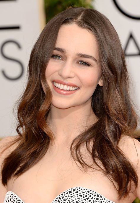 Emilia Clarke from Get-the-Look: Golden Globes 2014 Hair & Makeup Emilia Clarke Makeup, Emilia Clarke Hair, Chica Cool, Emilia Clarke, Celebrity Makeup, Golden Globes, Get The Look, Celebrities Female, Brown Hair