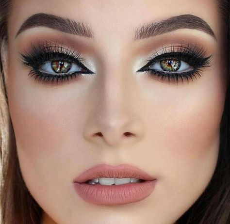 Maquillaje de noche: +35 Looks para deslumbrar (de fiesta, boda, natural, sencillos y rápidos) Trucco Smokey Eye, Neutral Smokey Eye, New Makeup Ideas, Bridal Makeup Tutorial, Party Make-up, Wedding Makeup Tips, Hot Makeup, Natural Makeup Tutorial, Beautiful Eye Makeup