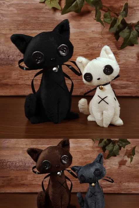 Four photos that show stuffed plushies of cats, sitting with their heads tilted, with buttons for eyes, and a ribbon and bell around the neck. The cats are four different colors. One is brown, one is gray, one is black, and one is white. There are two big ones and two smaller ones. There are big black stitches along the seams. The cats look very soft. Winter Crochet Patterns, Black Cat Plush, Cat Soft Toy, Creepy Cat, Crochet Neck Warmer, Elegant Crochet, Winter Crochet, Handmade Stuffed Animals, Cute Presents