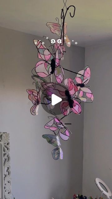 Yasmin 🧸 on Instagram: "Spinning butterfly suncatcher 🦋🌟🦋 ib: Pinterest" Butterfly Suncatcher Craft, Butterfly Ceiling Hanging, Sun Catcher Butterfly, Stained Glass Butterfly Suncatcher, Butterfly Suncatcher, Crystal Butterfly Chandelier, Butterfly Crafts, Bedroom Decorating, Suncatchers