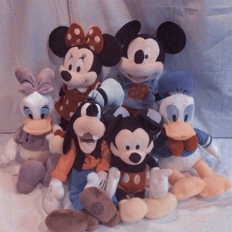 Mickey Mouse Plush Aesthetic, Teddies Aesthetic, Plush Aesthetic, Mickey Mouse Plush, Powerpuff Girls Wallpaper, Mouse Pictures, Mickey Mouse Pictures, Girls Wallpaper, Mouse Plush