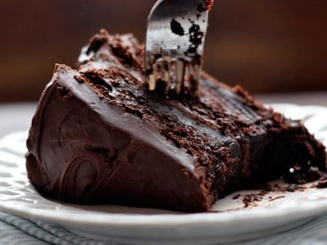 The secret recipe to moist and fluffy chocolate cake! - Pulse Nigeria Chocolate Explosion Cake, Dark Chocolate Cake Recipes, Chocolate Cake Recipe Moist, Chocolate Cake Recipes, Cake Chocolat, Tasty Chocolate Cake, Dark Chocolate Cakes, Moist Chocolate Cake, Chocolate Cakes