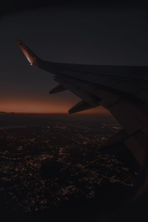 Plane Dark Aesthetic, Shahad Core, Sunset Beach Pictures, Frozen Wallpaper, Moonlight Photography, Pilots Aviation, Night Scenery, Dark Wallpaper Iphone, Dream Lifestyle