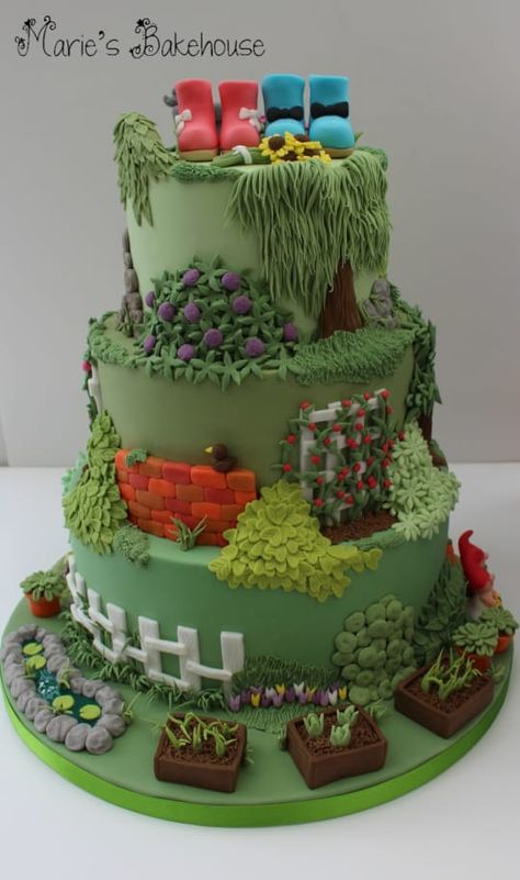 A stunning wedding cake for serious gardeners. #weddingcakes #wedding #cakedecorating #cake #gumpasteflowers #gumpaste #fondanticing #fondant #decoratedcakes Garden Cake Ideas, Garden Themed Cake, Family Reunion Cakes, Garden Theme Cake, Gardening Cake, Witch Cake, Cake International, Garden Wedding Cake, Silver Wedding Cake