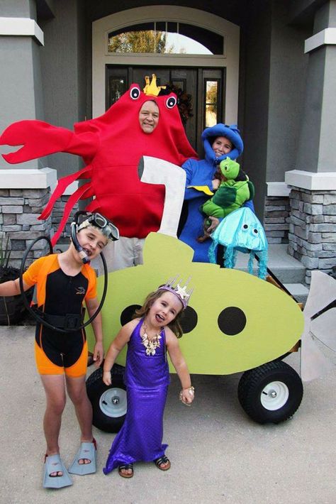 Ocean Explorers Hot Costumes, Adult Halloween Party Decorations, Hippie Costume Halloween, Best Group Halloween Costumes, Toy Story Halloween, Halloween Costumes For Family, Costumes College, Halloween Costumes For 3, College Party