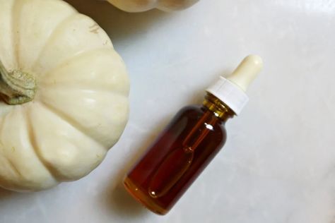 Ingredient Spotlight: Pumpkin Seed Oil + DIY SERUM - Jenni Raincloud Facial Serum Diy, Diy Anti Aging Serum, Diy Serum, Diy Anti Aging, Diy Acne, Oil Skin, Pumpkin Seed Oil, Diy Facial, Pumpkin Seed