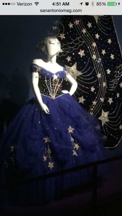 Moon Dress Gowns Ball, Fantasy Astronomy Outfits, Star Dress Gowns, Star Dress Aesthetic, Space Theme Dress, Star Themed Dress, Moon Themed Outfits, Star Inspired Outfits, Purple Star Dress