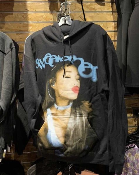 Ariana Grande Merch, Ariana Merch, Ariana Grande Anime, Ariana Grande Album, Ariana Grande Cute, Ariana Grande Photoshoot, Stylish Hoodies, Ariana G, Cute Lazy Outfits