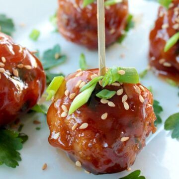 Asian Fish Balls with Quick Sweet and Sour Sauce Fishball Recipe, Asian Fish, Sweet Sour Sauce, Asian Fish Recipes, Fish Balls, Sweet And Sour Sauces, Fish Varieties, Fish Bites, Fish Ball