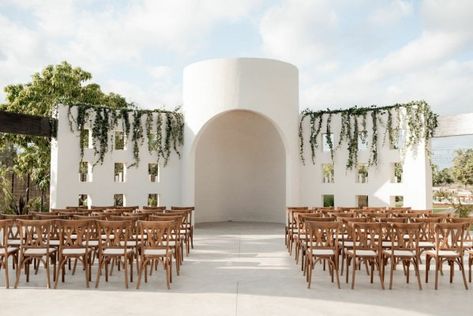 Baja Luna | San José del Cabo, Baja California Sur, Mexico - Venue Report Costa Rica Wedding Venues, Wedding Venue Architecture, Minimal Wedding Ceremony, Cabo Wedding Ideas, Venue Architecture, Wedding Hall Decor, Cabo Wedding Venues, Wedding Ceremony Ideas Outdoor, Venue Aesthetic