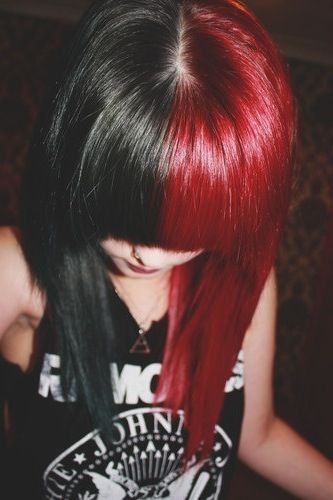 Black and red hair, blunt bangs. please please please! Half And Half Hair, Split Dye, Black Red Hair, Split Dyed Hair, Twisted Hair, Scene Girl, Airbrush App, Split Hair, Emo Hair