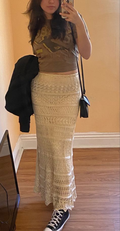 Long Beige Skirt Outfit, Tiered Maxi Skirt Outfit, Long Khaki Skirt, Long Tight Skirt, Beige Skirt Outfit, Tight Skirt Outfit, Long Brown Skirt, Skirt Outfit Summer, Beige Skirt