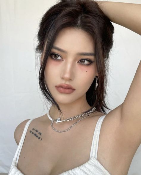 Makeup Asia, Makeup Layout, Makeup Guide, Asian Eye Makeup, Blue Makeup, Asian Makeup, American Beauty, 인물 사진, Story Instagram