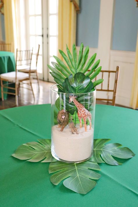 Safari Centerpieces, Safari Theme Birthday Party, Safari Birthday Party Decorations, Safari Baby Shower Boy, Jungle Thema, Baby Shower Safari Theme, Lion King Baby Shower, Wild Birthday Party, Deco Jungle