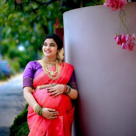 ##valakappu #babyshower #happyday #zyraunisexbeautylounge #photoshoot @perakka_photography @devikadhinil MUA : @sruthy_sreeragg Valakappu Photos, Pregnant Women, Happy Day, Instagram Posts, Photography, Quick Saves, Instagram