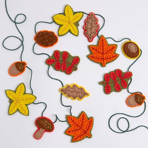 Fall Felt Crafts, Fall Leaves Design, Garland Craft, Autumn Garland, Felted Acorns, Fall Garland, Felt Craft, Needle Felting Kits, Felt Pattern