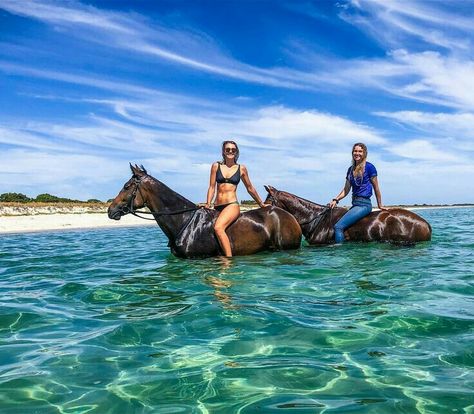 Country Best Friends, Foto Cowgirl, Horse Back Riding, Beach Rides, Margaret River, Rodeo Life, Horse Aesthetic, Cute Horses, Horse Life