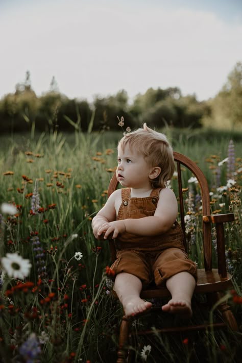 Baby Boy Field Wildflower photography ✨ Outdoor Baby Photography, Wildflower Photography, Wildflowers Photography, Boy Photo Shoot, Toddler Outdoor, 1st Birthday Photoshoot, First Birthday Pictures, Baby Boy Pictures, First Year Photos