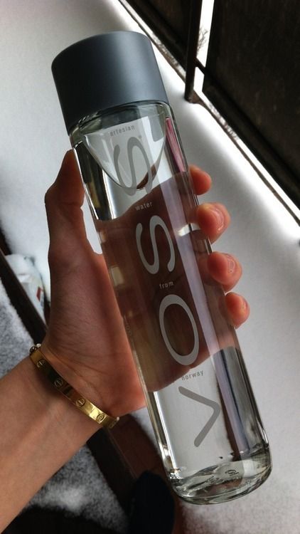 ✧ㅐㅂㅅ D ㅂ Я ✧ Agua Voss, Voss Water Bottle, Voss Water, Stylish Water Bottles, Trendy Water Bottles, Modele Fitness, Bottle Design Packaging, Water Aesthetic, Cute Water Bottles