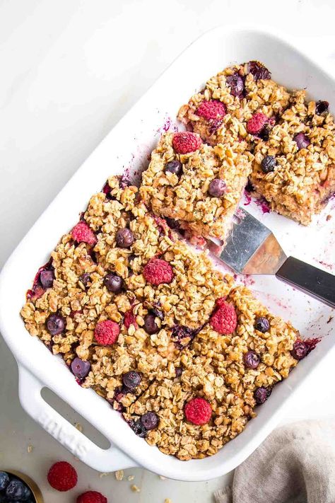 Simplify your morning routine with this easy make-ahead vegan and gluten-free oatmeal bake. Loaded with heart healthy fiber and plant-based protein for a delicious breakfast that will keep you satisfied all morning long. Vegan Oatmeal Bake, Make Ahead Healthy Breakfast, Berry Oatmeal Bake, Oatmeal With Berries, Vegan Baked Oatmeal, Frozen Fruit Recipes, Oatmeal Bake, Berry Oatmeal, No Bake Oatmeal Bars