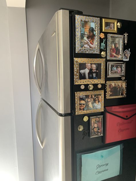 Use dollar tree frames with magnets to decorate your fridge with family photos Diy Fridge Frame, Picture Frames On Fridge, Pictures On Refrigerator Ideas, Pictures On Fridge Ideas, Frames On Fridge, How To Decorate Top Of Fridge, Fridge Door Decoration Ideas, Decorate Top Of Fridge, Fridge Gallery