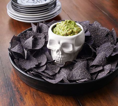 Skull Chip & Dip Plate Bowl Set. #wantit for Halloween parties. Skull dip bowl with black platter for chips, flatbreads, veggies. etc. Stoneware Black Colored Snacks, Rip To My 20s Party Food, Spooky 40th Birthday, Goth Party Food, Gothic Dinner Party Food, Wednesday Birthday Party Food, Halloween Hor D'oeuvres, Goth Snacks, Gothic Birthday Party Ideas