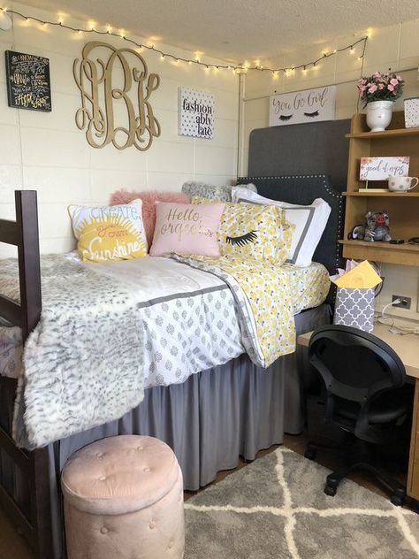 Cheap And Easy Teen Bedroom Ideas; Looking for bedroom ideas for teens? Get 21 affordable teenager room ideas here! College Bedroom Decor, Dream Dorm Room, Room Yellow, Dorm Room Styles, Dorm Room Art, Freshman Dorm, Dorm Room Wall Decor, College Room Decor, Dorm Room Hacks