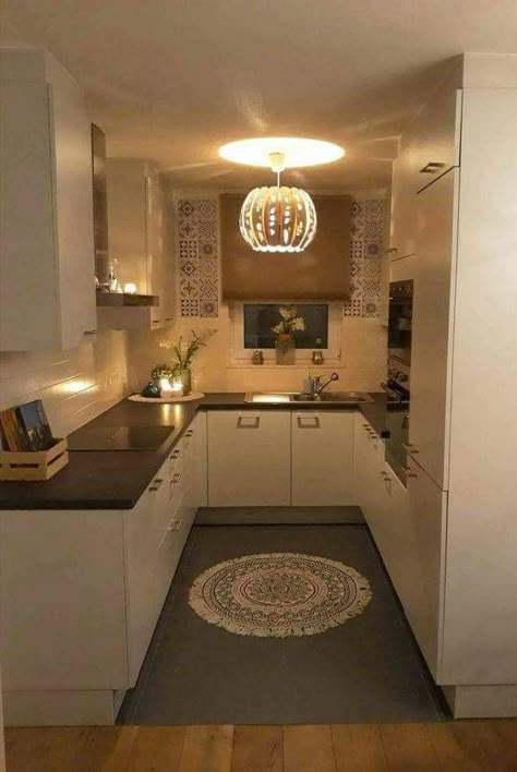 Kabinet Dapur, Narrow Kitchen, Gorgeous Houses, Compact Kitchen, 아파트 인테리어, Little Kitchen, Cozy Kitchen, Kitchen Room Design, Apartment Kitchen