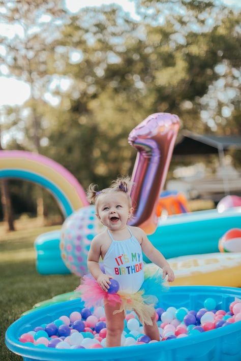 1 St Birthday Pool Party, 1st Birthday Pool Party Theme, Splash First Birthday Party, 1st Bday Pool Party Ideas, Pool Party One Year Old, Summer First Birthday Photoshoot, Water Themed 1st Birthday Party, Summer Baby Birthday Ideas, First Splash Birthday Party