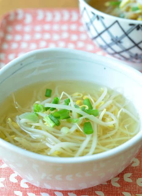 Soybean Sprout soup or Kongnamul Guk is a great comforting healthy Korean soup. Especially good for hangovers. #soybeansprouts #koreanfood #koreansoup #hangoverfood #koreanrecipes #kimchimari Bean Sprout Soup, Korean Soup Recipes, Sprout Soup, Healthy Korean Recipes, Korean Bapsang, Bean Sprout Recipes, Korean Soup, Bean Sprout, Soy Bean